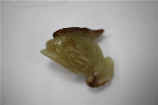 A small Chinese yellow and russet jade figure of a phoenix, 18th century, 4.5cm